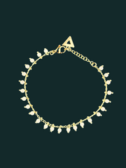 DIPHDA Mini Marie Bracelet with delicate pearls on a dainty gold chain – handmade layering bracelet for all genders.