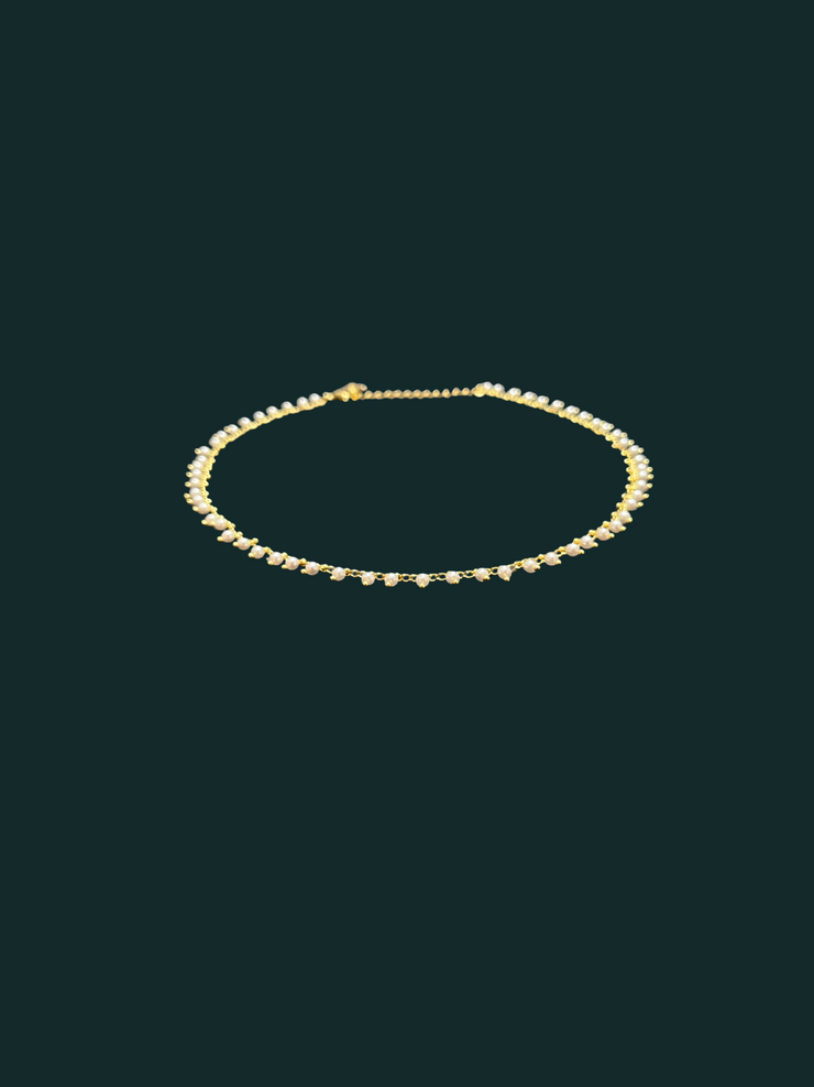 DIPHDA Mini Marie Bracelet with delicate pearls on a dainty gold chain – handmade layering bracelet for all genders.