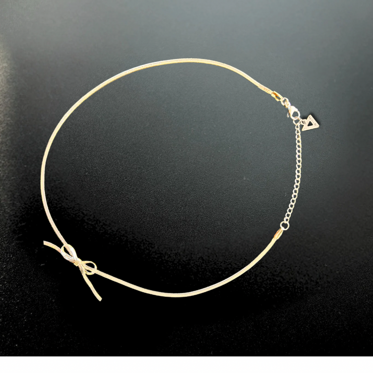 Bébé Bow Necklace in Gold